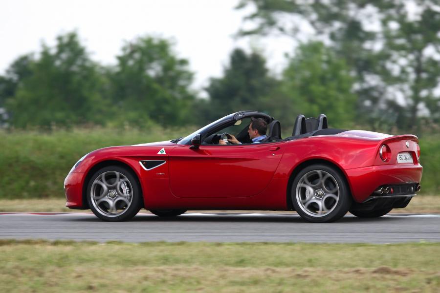  Alfa Romeo 8C Spider 2008 года  (фото 38 из 46)